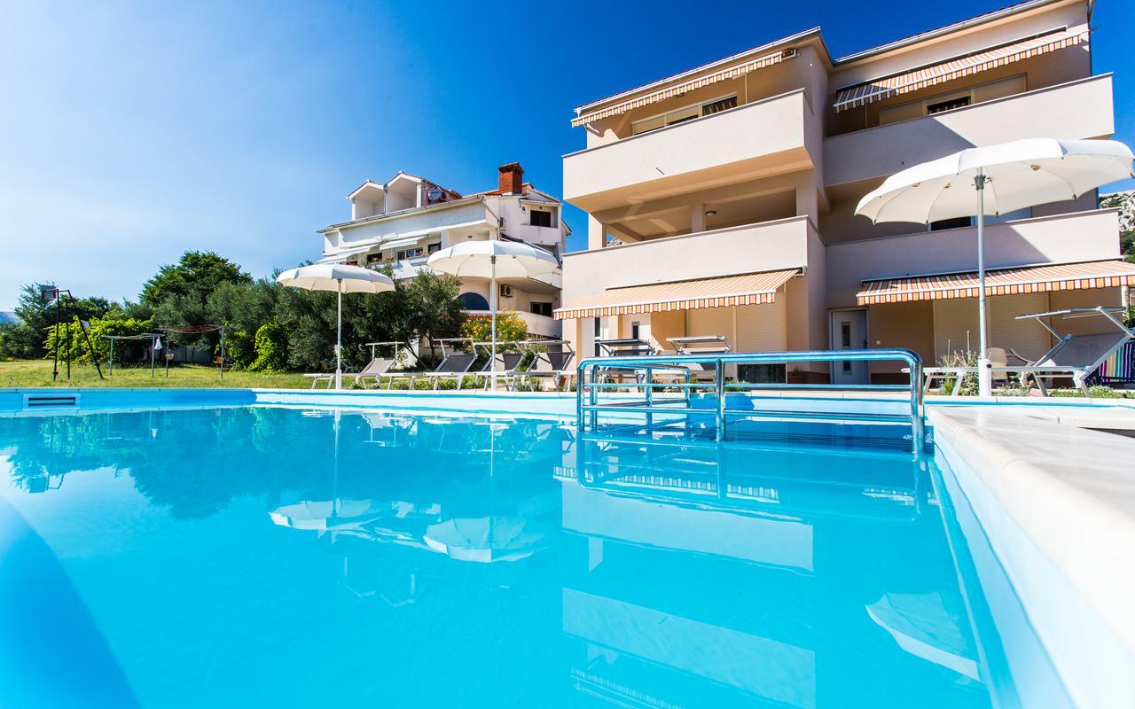 Apartments Viktorija 2 Башка Екстер'єр фото