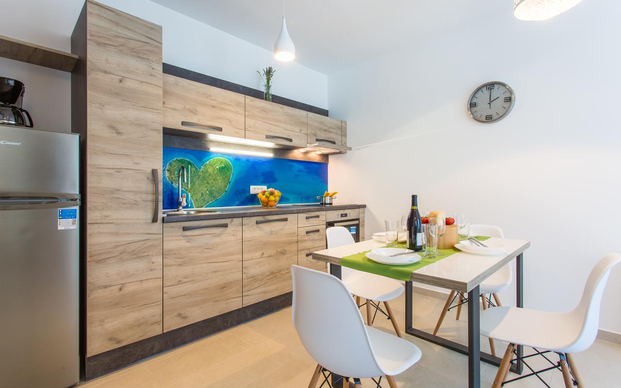 Apartments Viktorija 2 Башка Екстер'єр фото