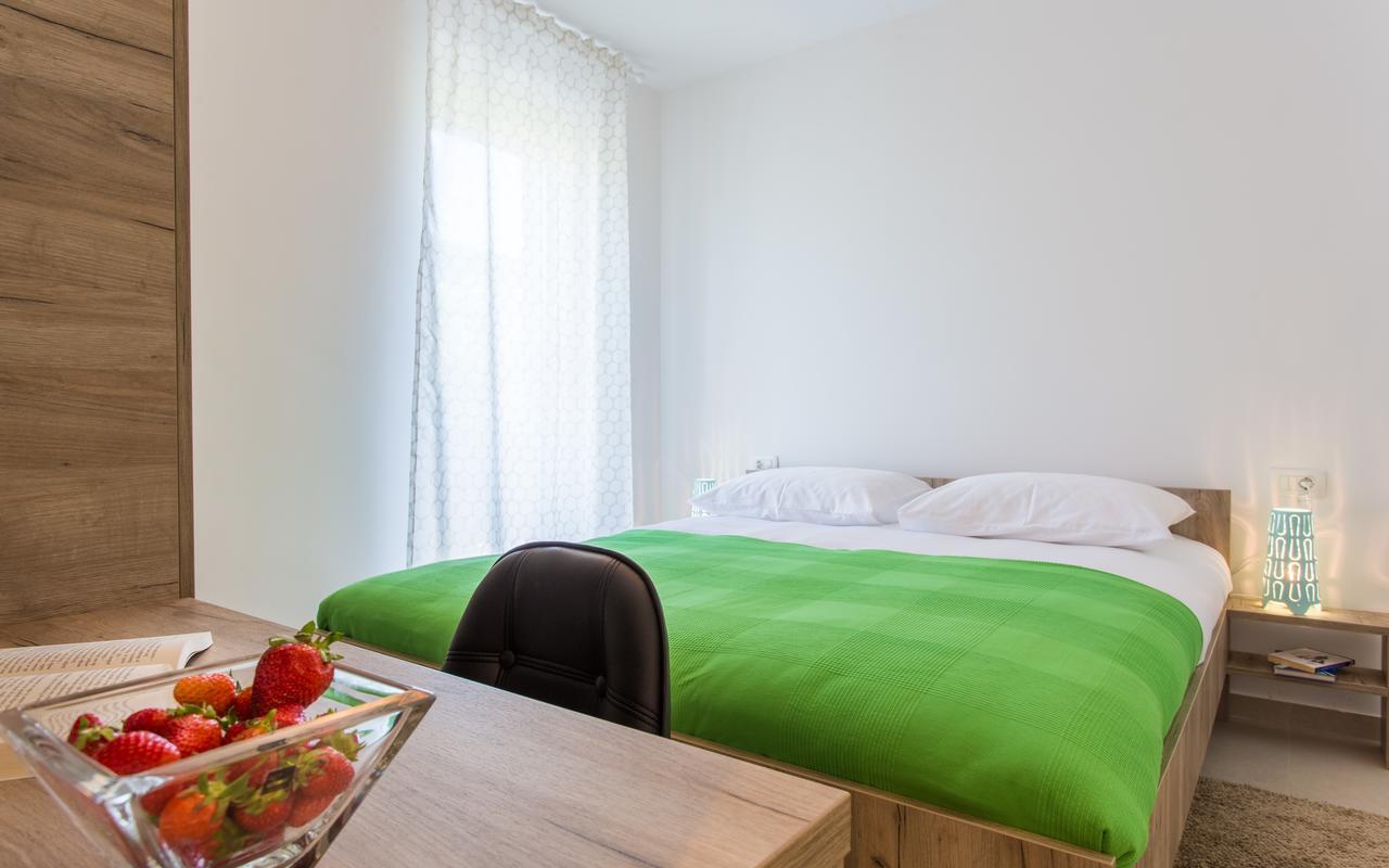 Apartments Viktorija 2 Башка Екстер'єр фото