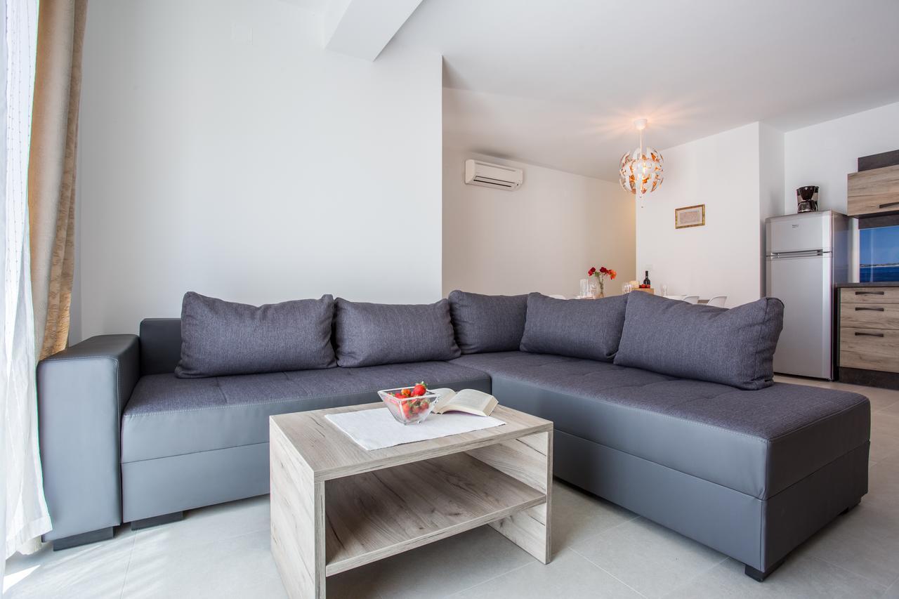 Apartments Viktorija 2 Башка Екстер'єр фото