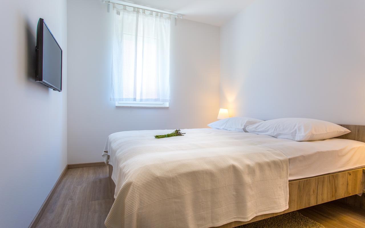 Apartments Viktorija 2 Башка Екстер'єр фото