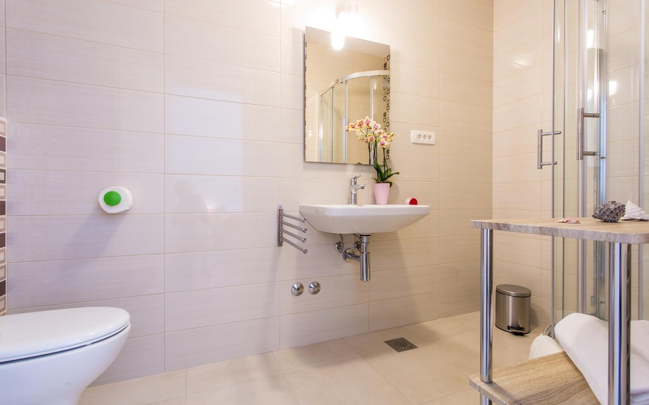 Apartments Viktorija 2 Башка Екстер'єр фото